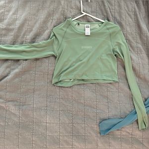 GYMSHARK- lightweight seamless long sleeve crop top. Color-green. Size small